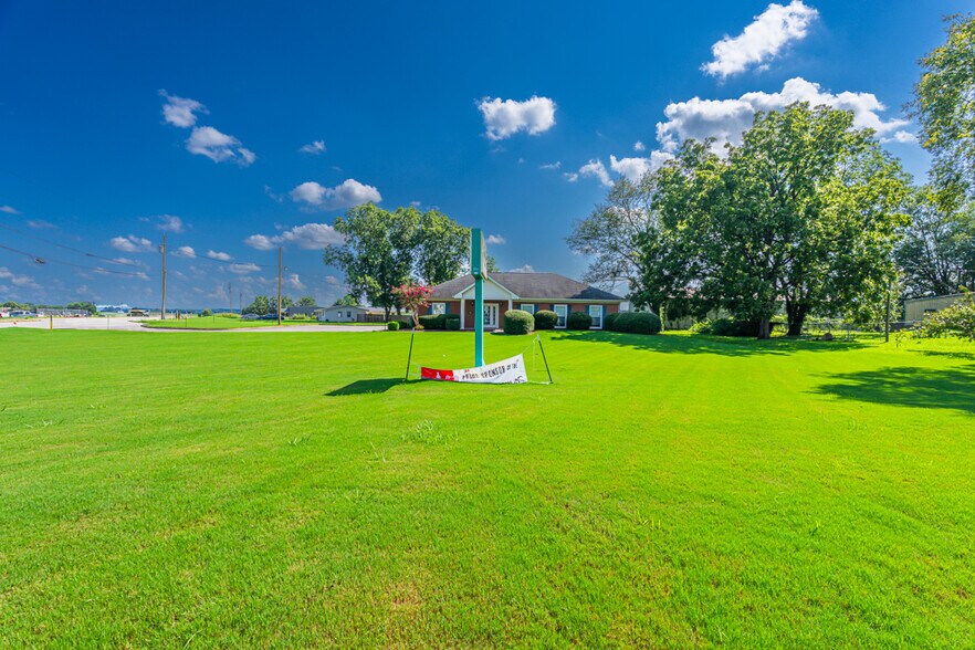 More Photos Of 970 Highway 20, Tuscumbia Office For Lease