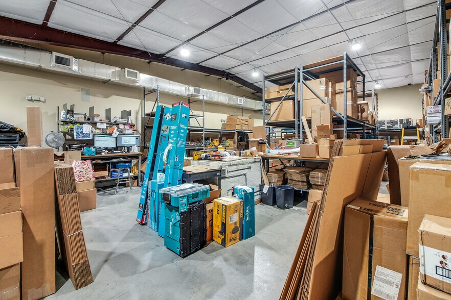 More Photos Of 1818 Greenleaf Ln, Leesburg Warehouse For Sale