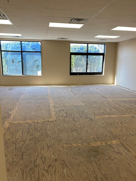 More Photos Of 32 Worlds Fair Dr, Somerset Medical For Lease