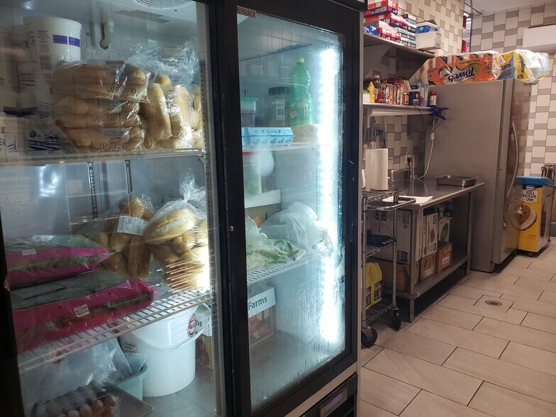 More Photos Of 1550 Gulf Shores Pky, Gulf Shores General Retail For Sale