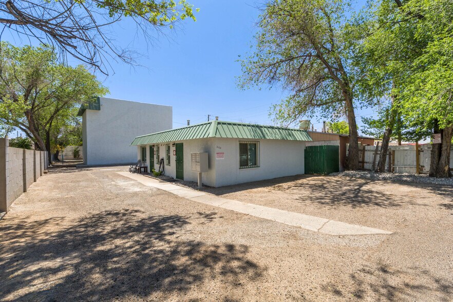 More Photos Of 2104 Lead Ave SE, Albuquerque Apartments For Sale