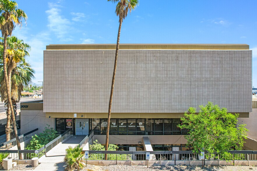 More Photos Of 3001 W Indian School Rd, Phoenix Office For Sale
