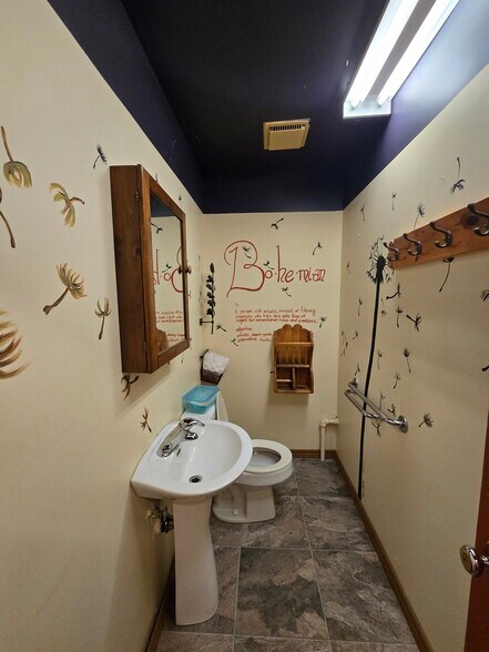 More Photos Of 75 Manitoba St, Bracebridge General Retail For Sale