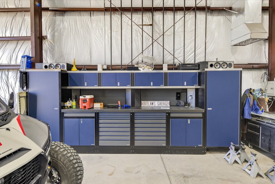 More Photos Of 11850 S Highway 191, Moab Warehouse For Sale