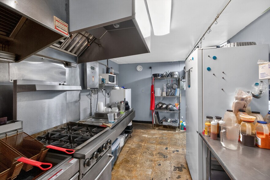 More Photos Of 427 S Pearl St, Albany Storefront Retail Residential For Sale