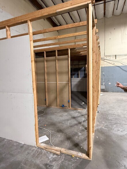 More Photos Of 3306-3314 Orange Grove Ave, North Highlands Warehouse For Lease