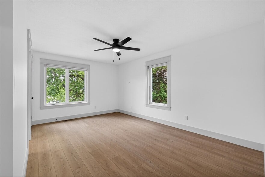 More Photos Of 326 N Jefferson St, Bloomington Apartments For Sale
