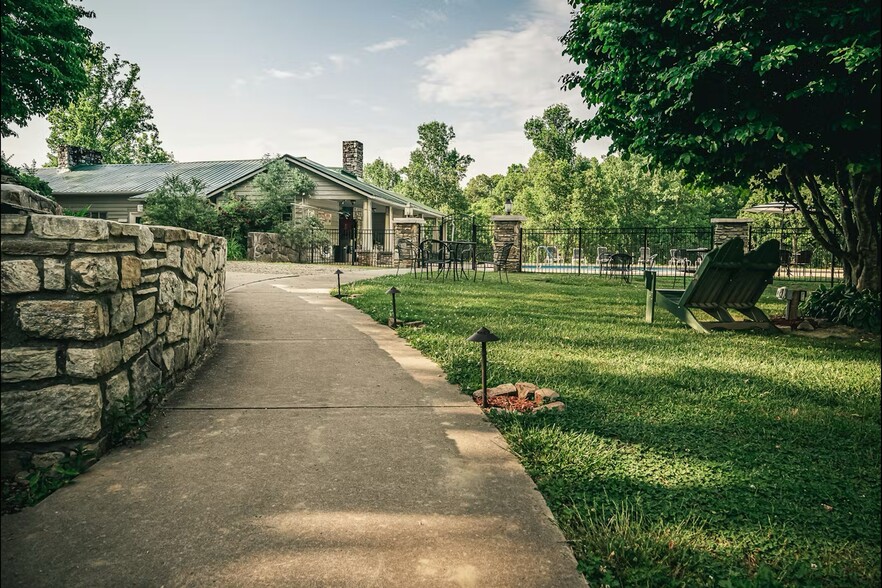 More Photos Of 9400 US-19 W, Bryson City Hotel For Sale