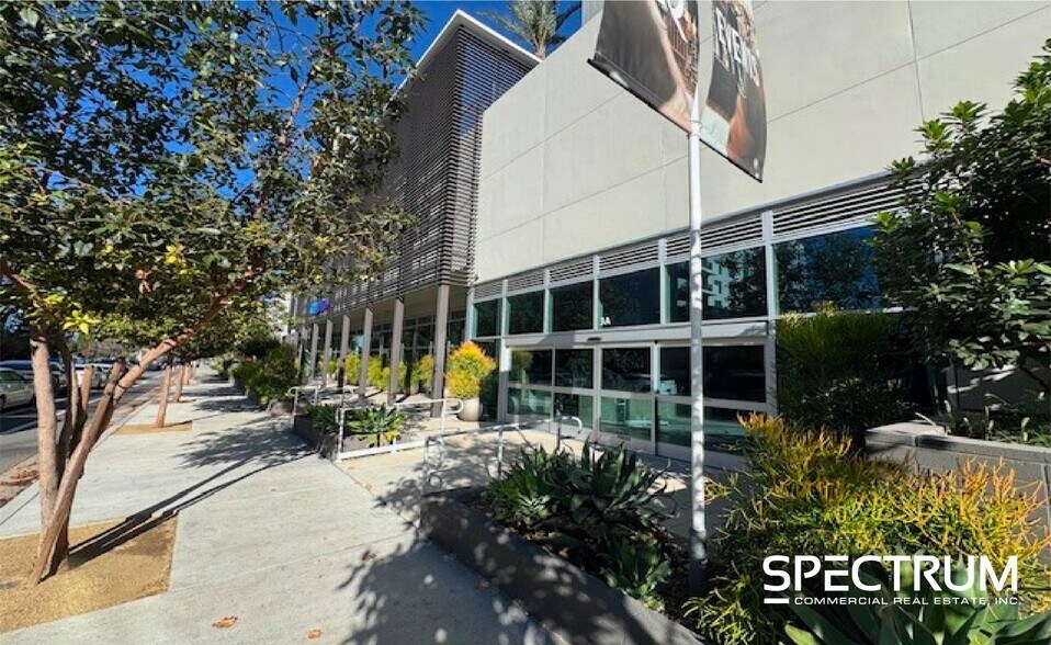 More Photos Of 6200 Variel Ave, Woodland Hills Apartments For Lease
