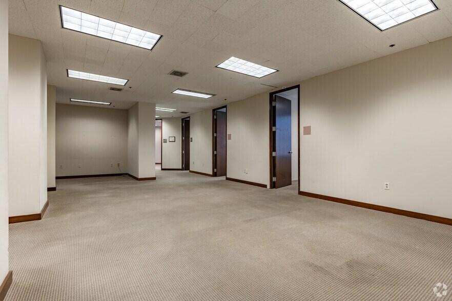 More Photos Of 105 W Capitol Ave, Little Rock Office For Sale