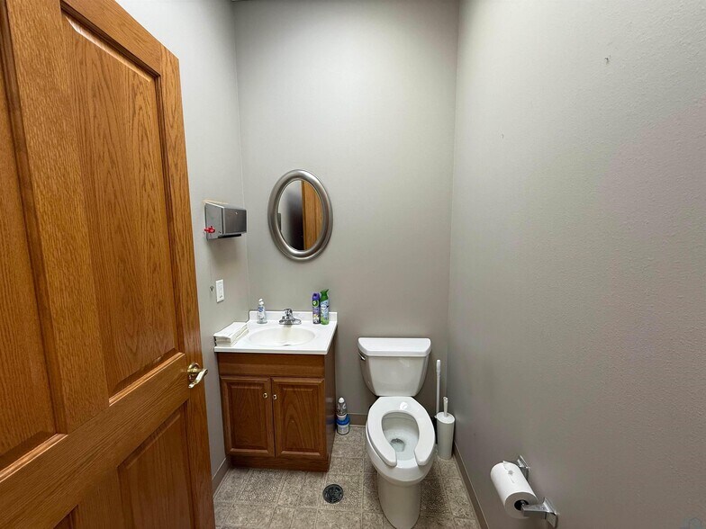 More Photos Of 810 Central Ave, Hawarden Storefront For Sale