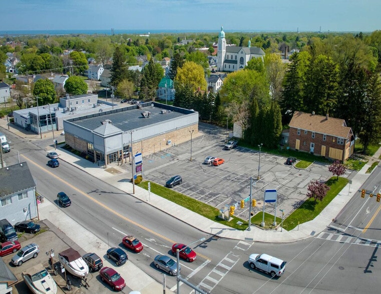 Primary Photo Of 2715 Parade St, Erie Drugstore For Sale