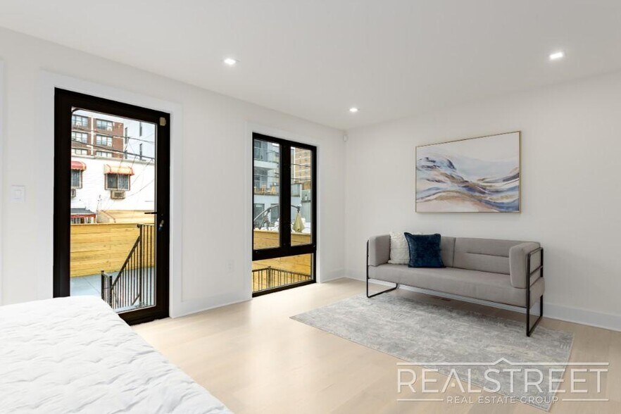 More Photos Of 110 McKibben St, Brooklyn Apartments For Sale