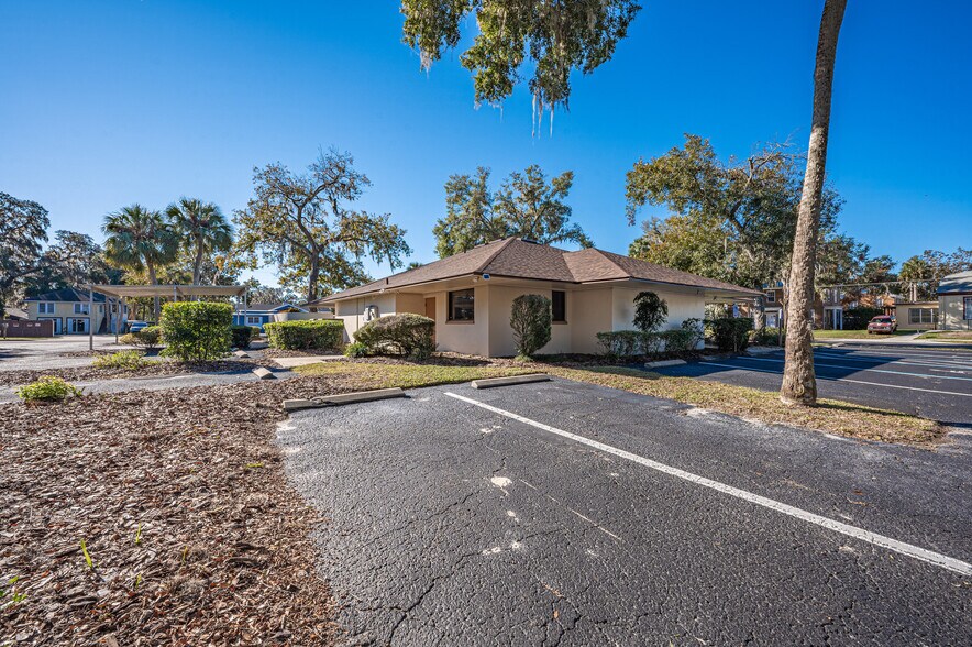 More Photos Of 801 N Bay st, Eustis Medical For Sale