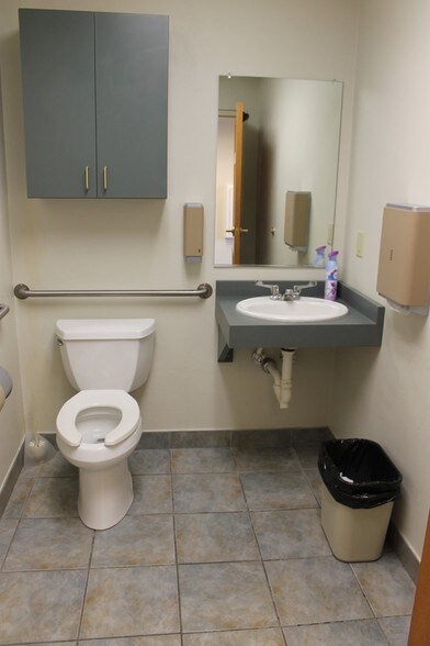 More Photos Of 2848 Memorial Dr, Two Rivers Medical For Lease