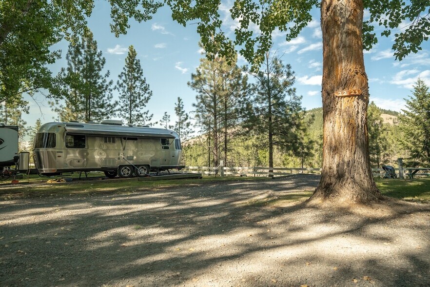 More Photos Of 978 US-395, Kettle Falls Hospitality For Sale