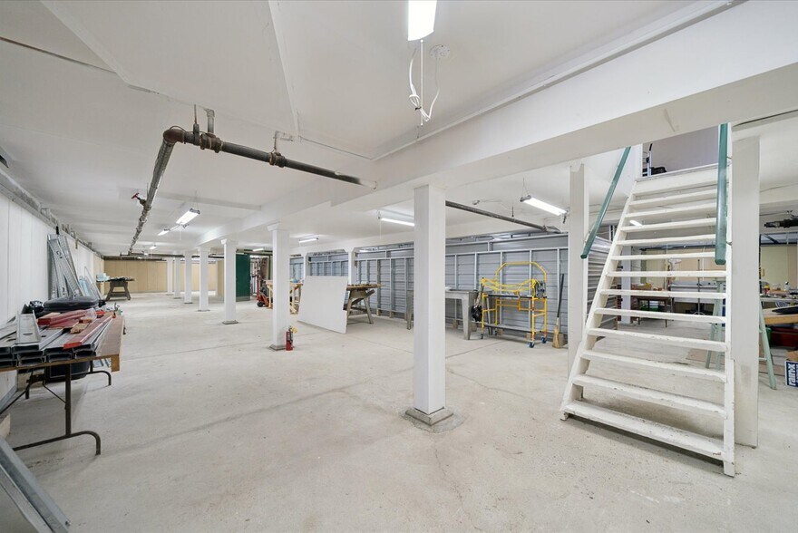 More Photos Of 21 Ann St, Brock Office For Sale