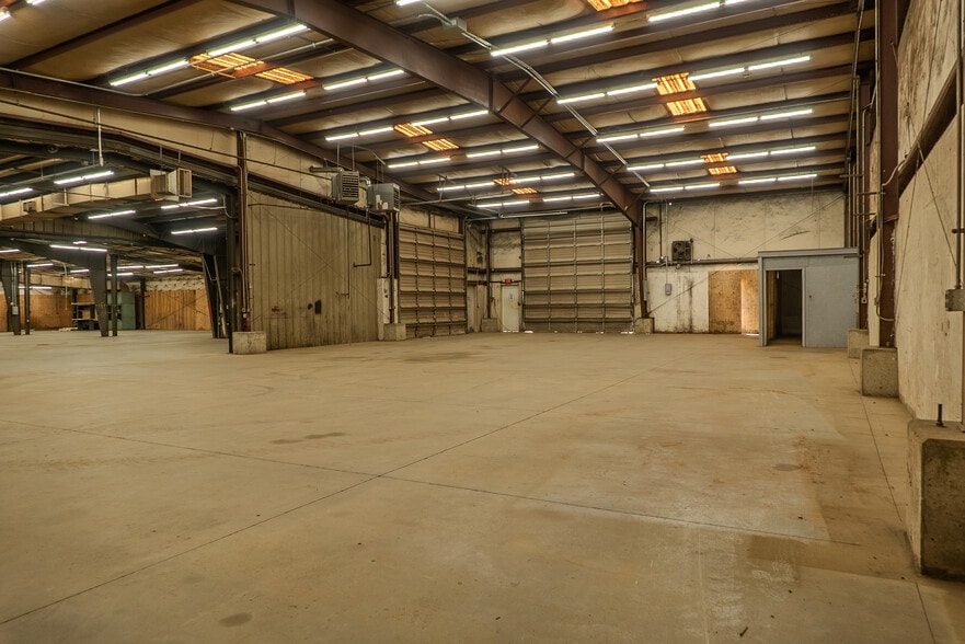 More Photos Of 6504 Burlington Rd, Whitsett Manufacturing For Lease