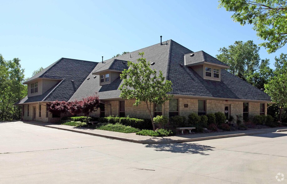 More Photos Of 3508 French Park Dr, Edmond Office For Lease