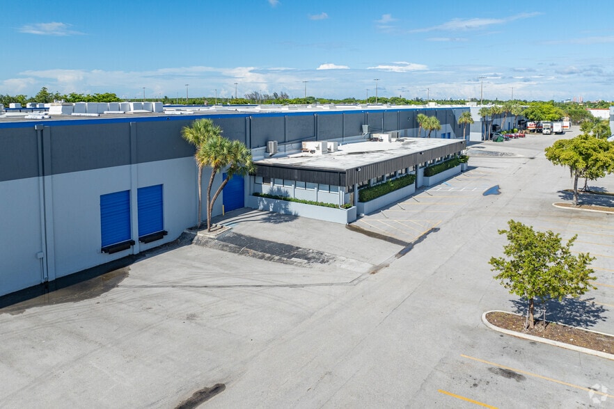 More Photos Of 1919 NW 19th St, Fort Lauderdale Warehouse For Lease