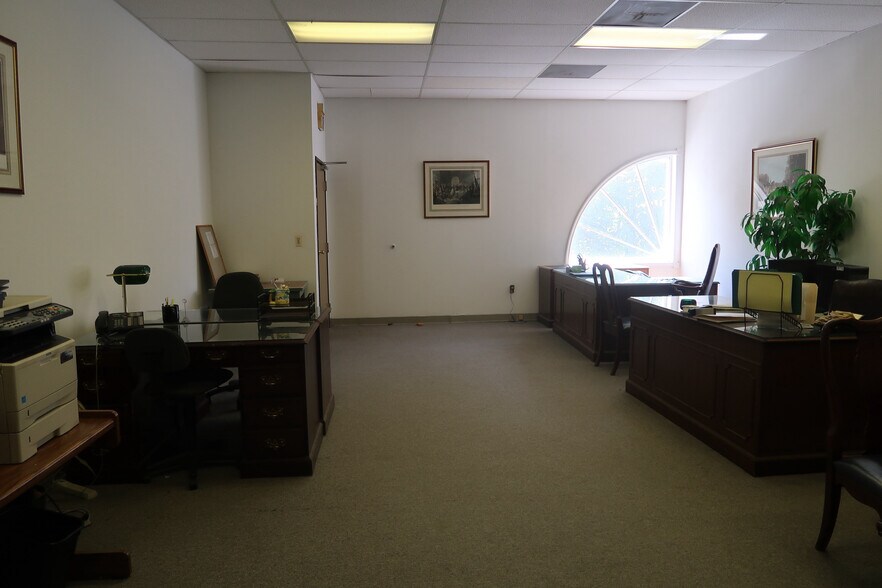 More Photos Of 502 Hamburg Tpke, Wayne Office For Sale