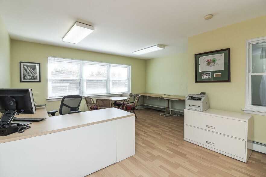 More Photos Of 152 Burlington Ave, Clarendon Hills Storefront Retail Office For Sale