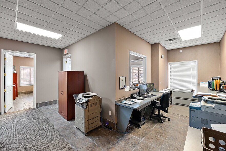 More Photos Of 16955-16957 18 Mile Rd, Clinton Township Office For Lease