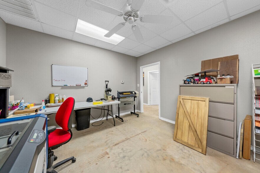 More Photos Of 219 Ave C, Rosebud General Retail For Sale
