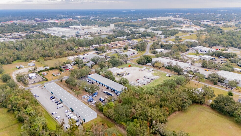 More Photos Of 2701 Airport Rd, Plant City Warehouse For Sale