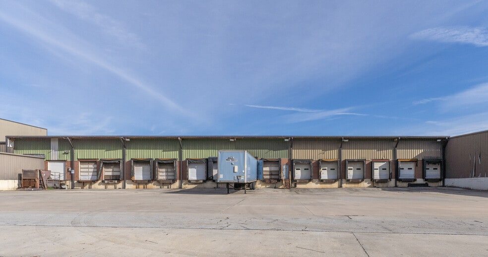 More Photos Of 535 Macon St, McDonough Distribution For Sale