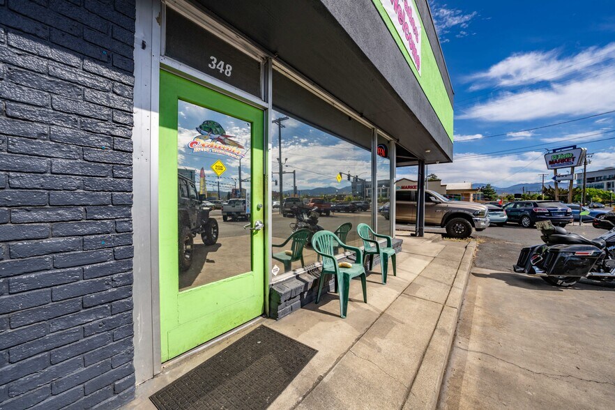 More Photos Of 348 N Riverside Ave, Medford Auto Repair For Lease