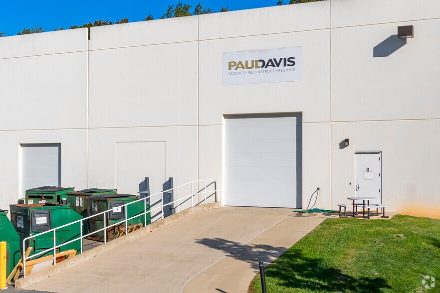 More Photos Of 8797 Snouffer School Rd, Gaithersburg Distribution For Lease