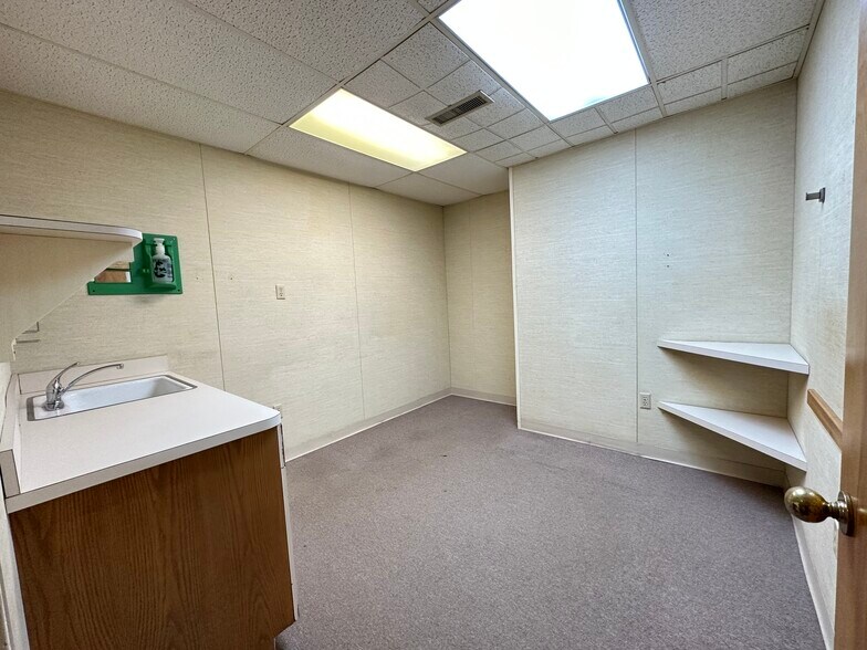 More Photos Of 2630 E Chestnut Ave, Vineland Medical For Sale