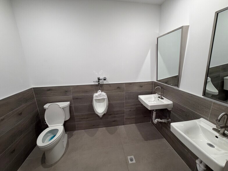 More Photos Of 5170 N Federal Hwy, Fort Lauderdale Storefront Retail Office For Lease
