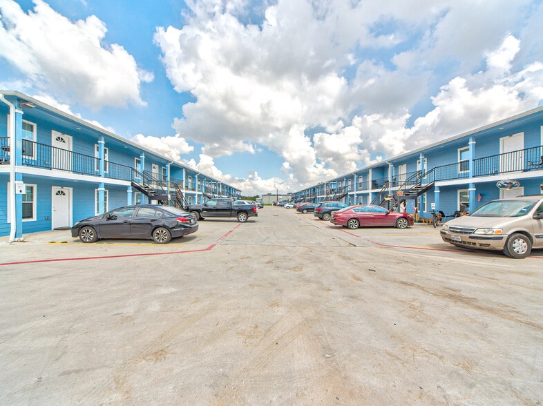 More Photos Of 1318 Avenue A, South Houston Apartments For Sale