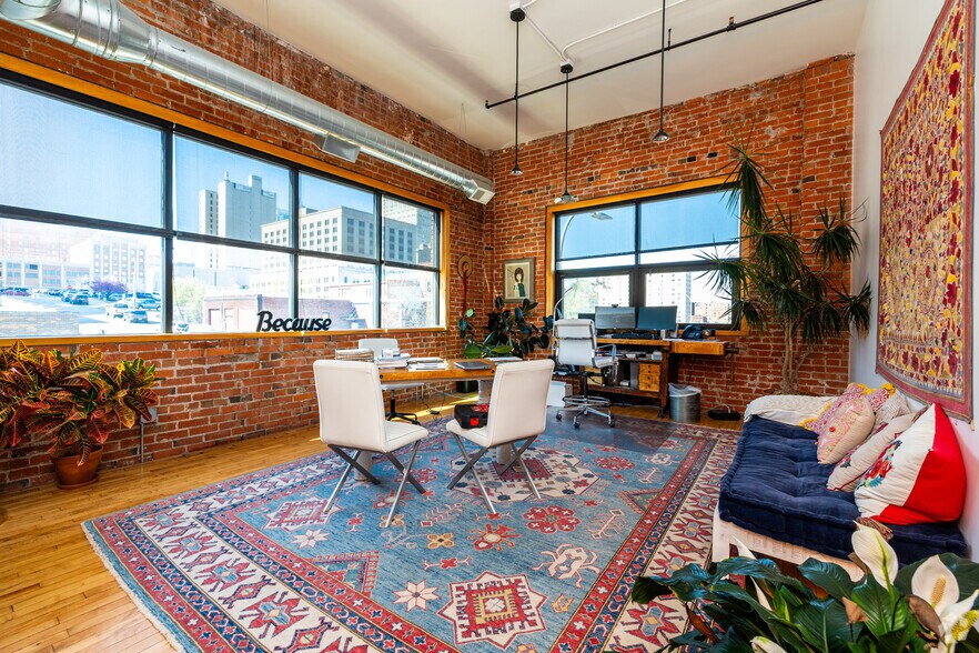 More Photos Of 400 Admiral Blvd, Kansas City Office For Lease