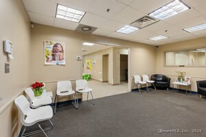 More Photos Of 454-456 Park St, Hartford Showroom For Lease
