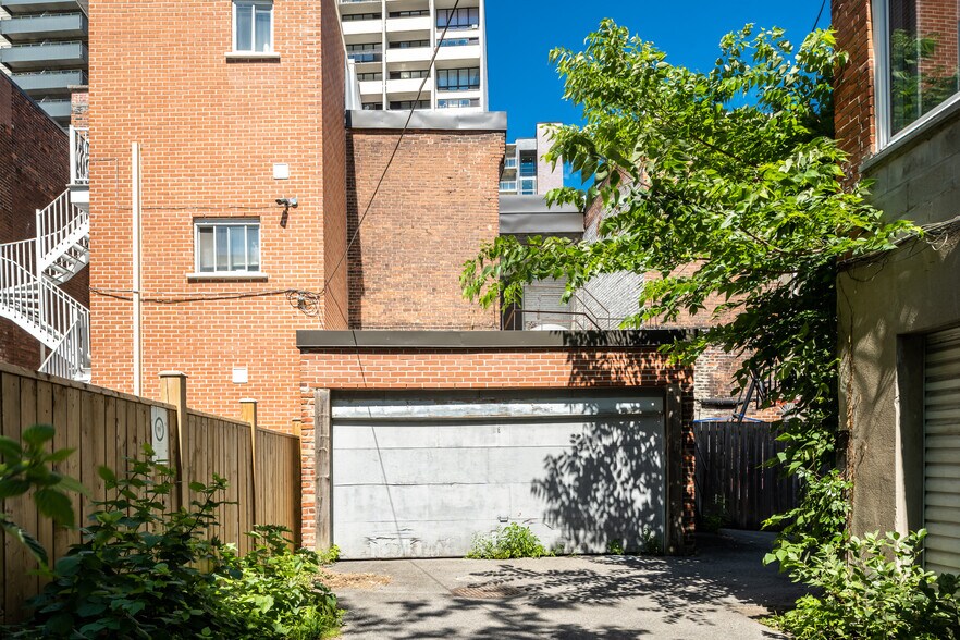 More Photos Of 2116 Rue Tupper, Montréal Office Residential For Sale