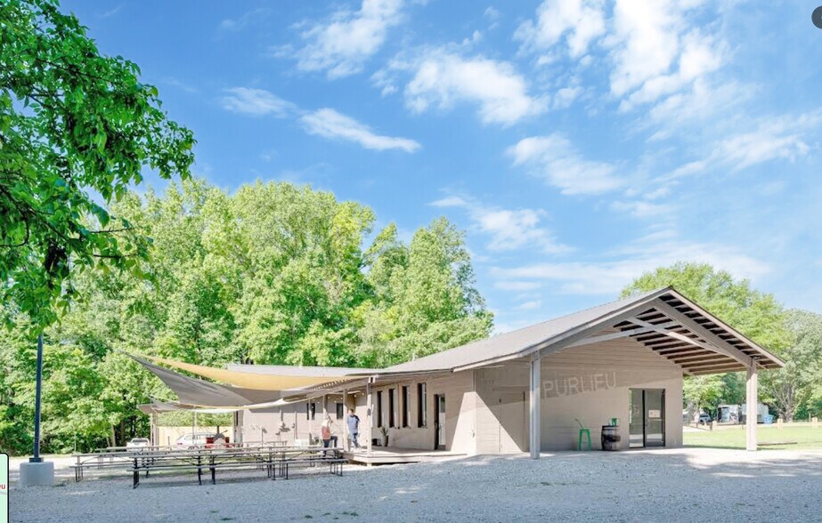 Primary Photo Of 901 Fite Rd Rd, Millington General Retail For Sale