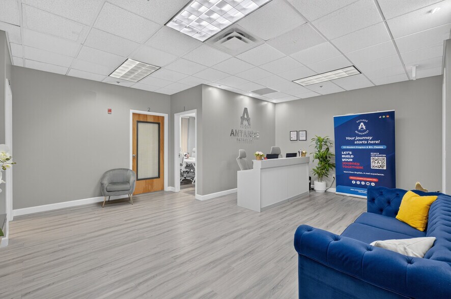 More Photos Of 6200 Metrowest Blvd, Orlando Office For Sale
