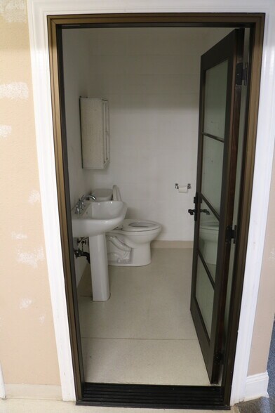 More Photos Of 1300 E Grand Ave, Arroyo Grande General Retail For Lease