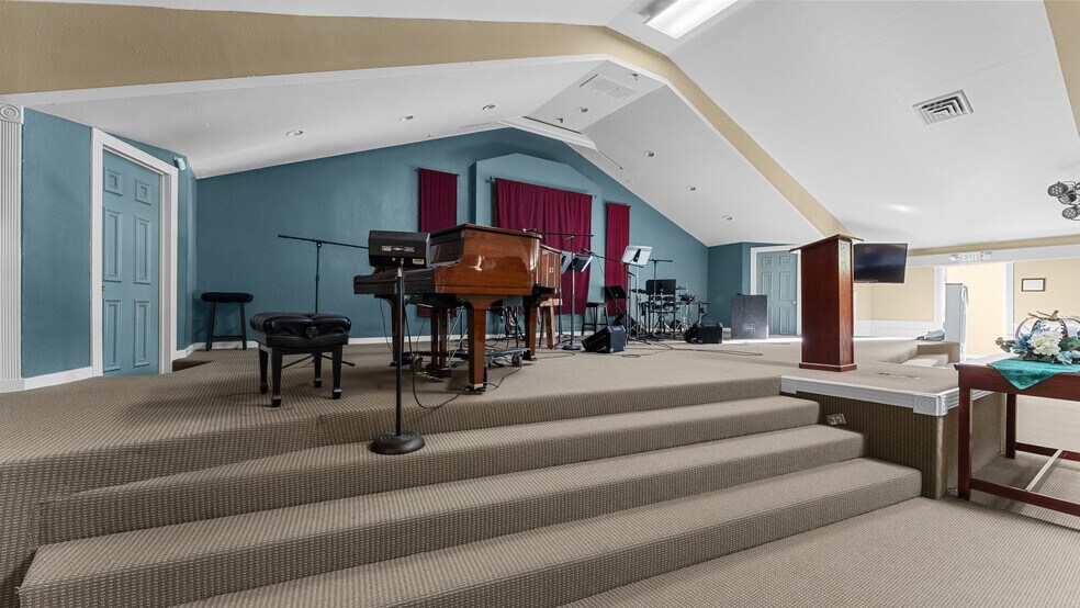 More Photos Of 355 Panama Ave, Chico Flex For Sale