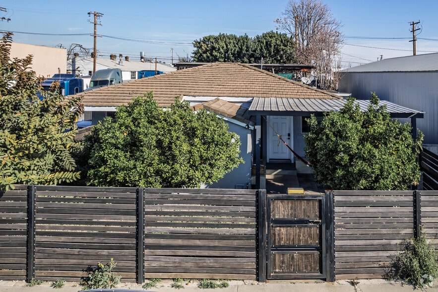 More Photos Of 2035 W 15th St, Long Beach Office For Sale