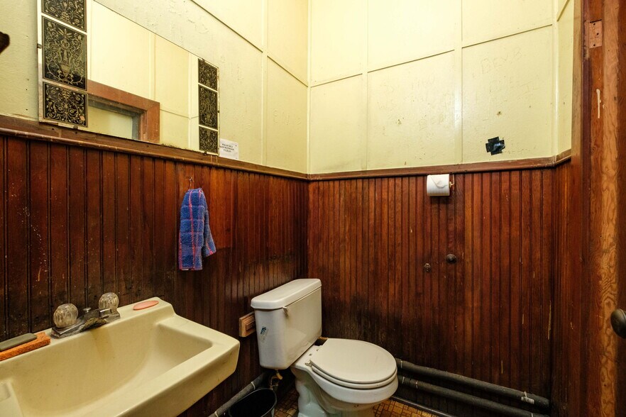 More Photos Of 180 Hollar Circle, Timberville Warehouse For Sale