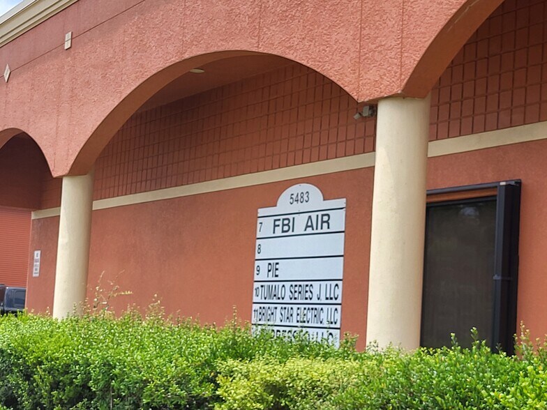 More Photos Of 5483 Lee St, Lehigh Acres Flex For Lease