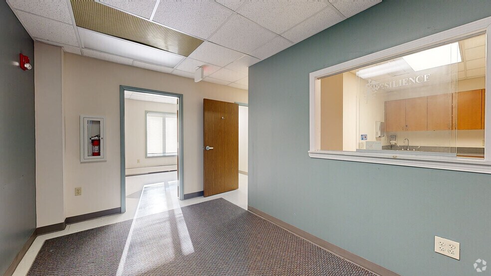 More Photos Of 25701 N Lakeland Blvd, Cleveland Medical For Sale