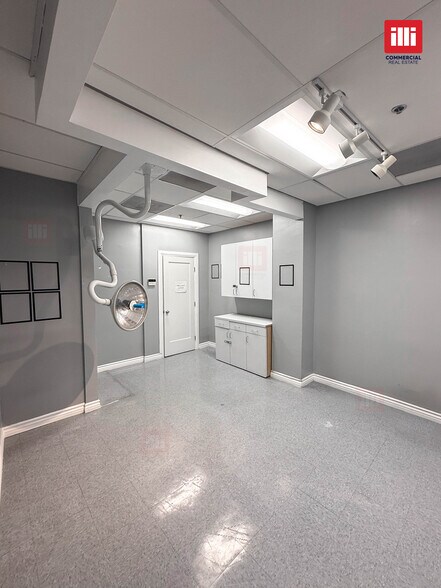 More Photos Of 16952 Ventura Blvd, Encino Medical For Lease