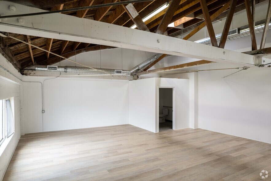 More Photos Of 8555 Santa Monica Blvd, West Hollywood Storefront Retail Office For Lease