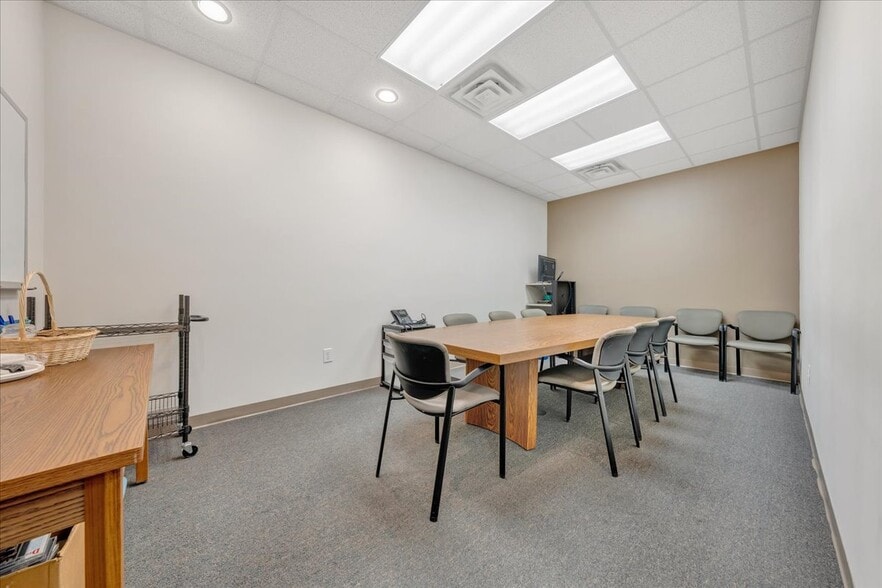 More Photos Of 2408 Electric Rd, Roanoke Medical For Lease