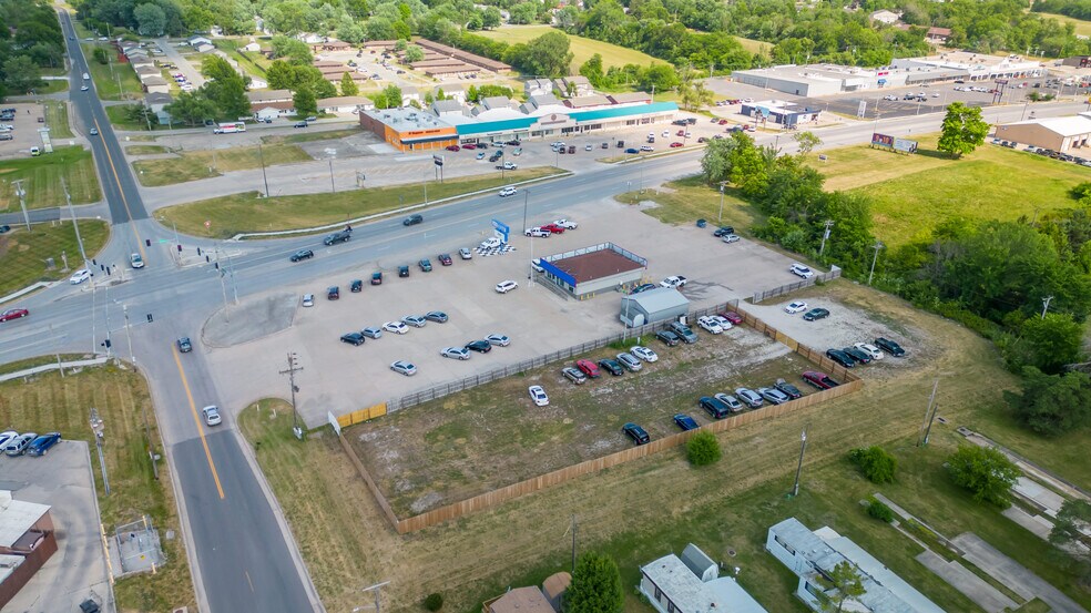 Primary Photo Of 2015 N Baltimore St, Kirksville Auto Dealership For Sale